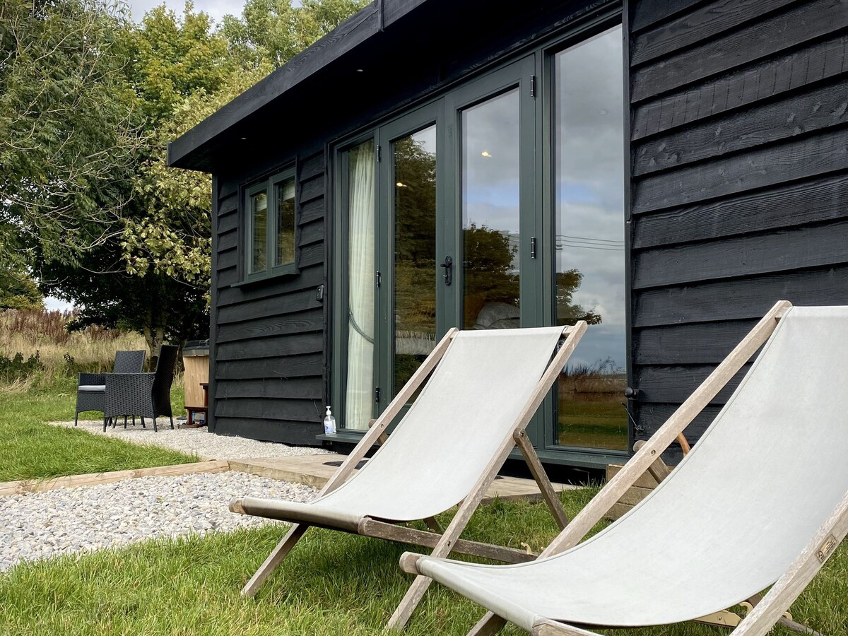 Robins Nest Glamping Cabin in the Peak District